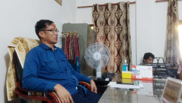 मुसिकोटका उपप्रमुख भन्छन्ः कर्मचारी कुटेको छैन, अनियमितता रोक्न खोजेको हो